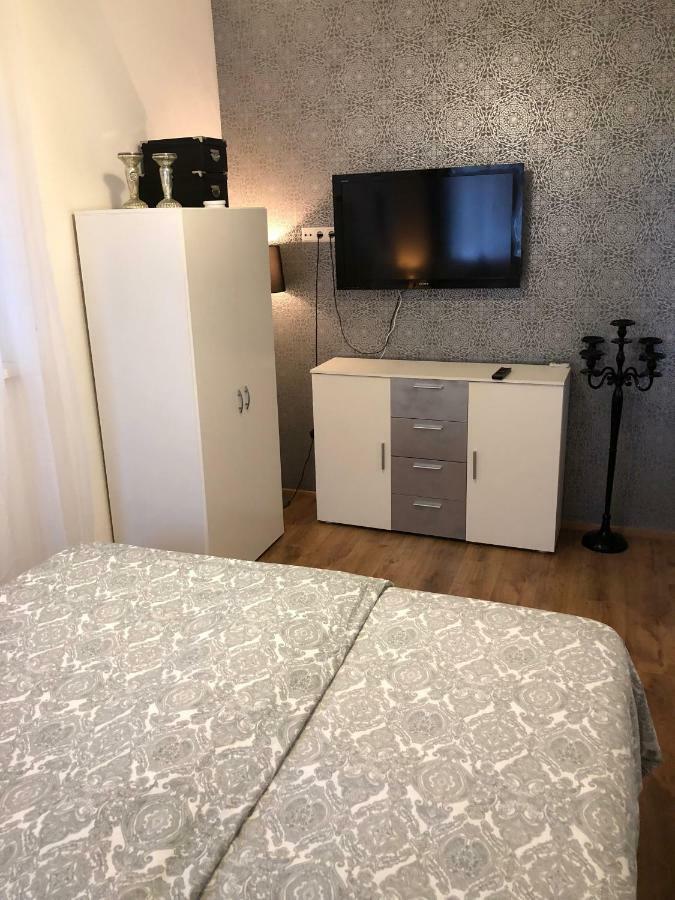 Modernes Und Gemuetliches Appartment Mit Terrasse, Stadtnah Равенсбург Екстериор снимка