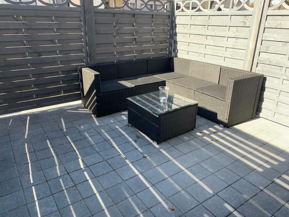 Modernes Und Gemuetliches Appartment Mit Terrasse, Stadtnah Равенсбург Екстериор снимка