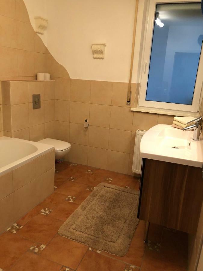 Modernes Und Gemuetliches Appartment Mit Terrasse, Stadtnah Равенсбург Екстериор снимка