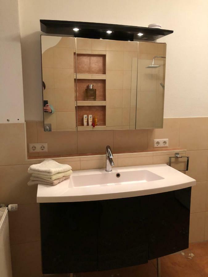 Modernes Und Gemuetliches Appartment Mit Terrasse, Stadtnah Равенсбург Екстериор снимка